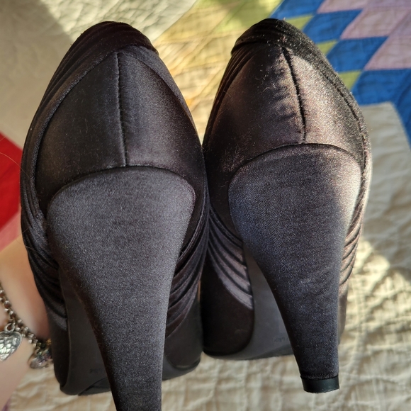 Satin Pumps - Picture 2 of 6